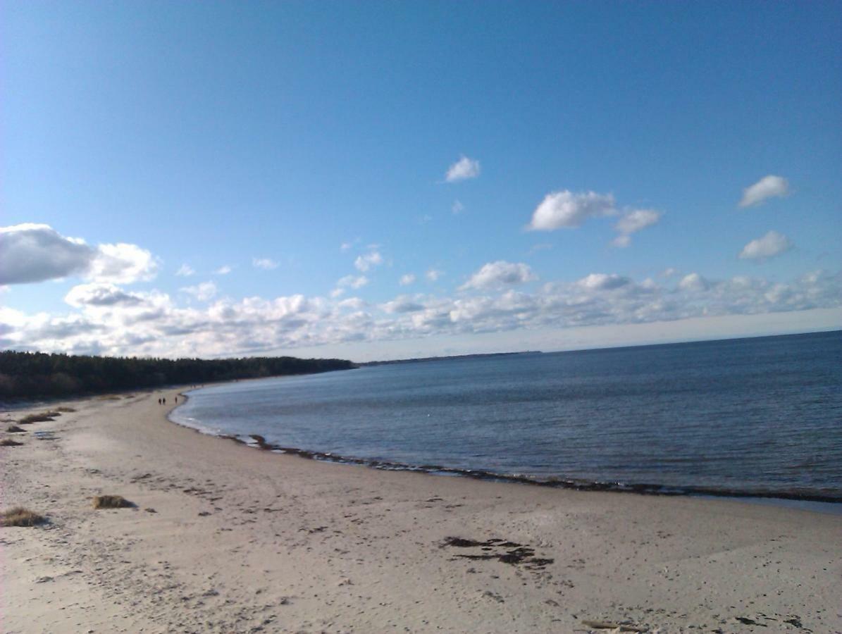 Neptuns Hotel Jūrkalne Buitenkant foto